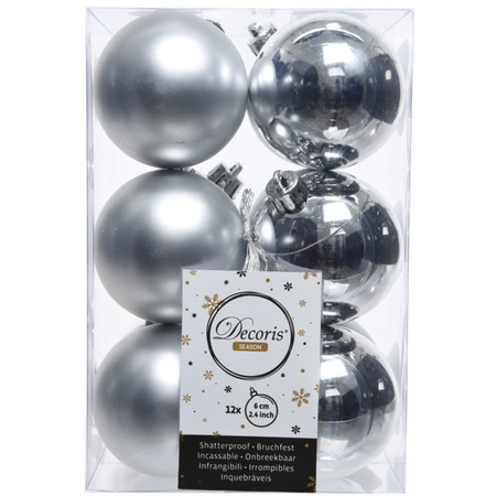 12x Zilveren kerstballen 6 cm glanzende/matte kunststof/plastic kerstversiering